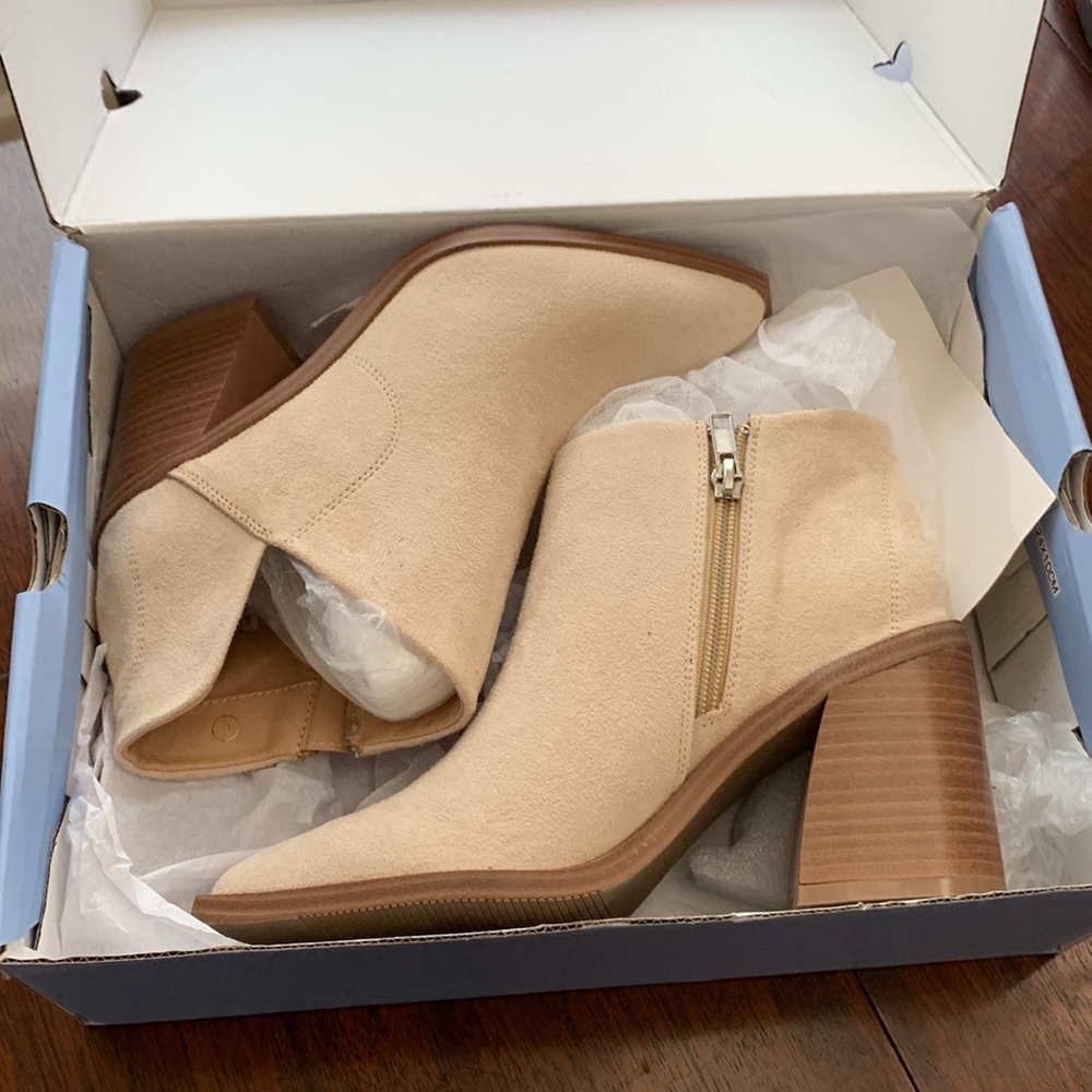 Coutgo pointed toe ankle bootie
